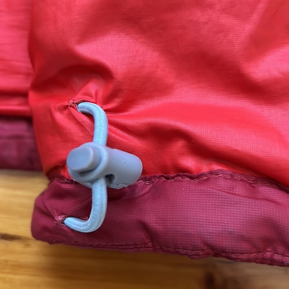 Women’s Patagonia Down Vest. Red. Size Medium. - Picture 8 of 10
